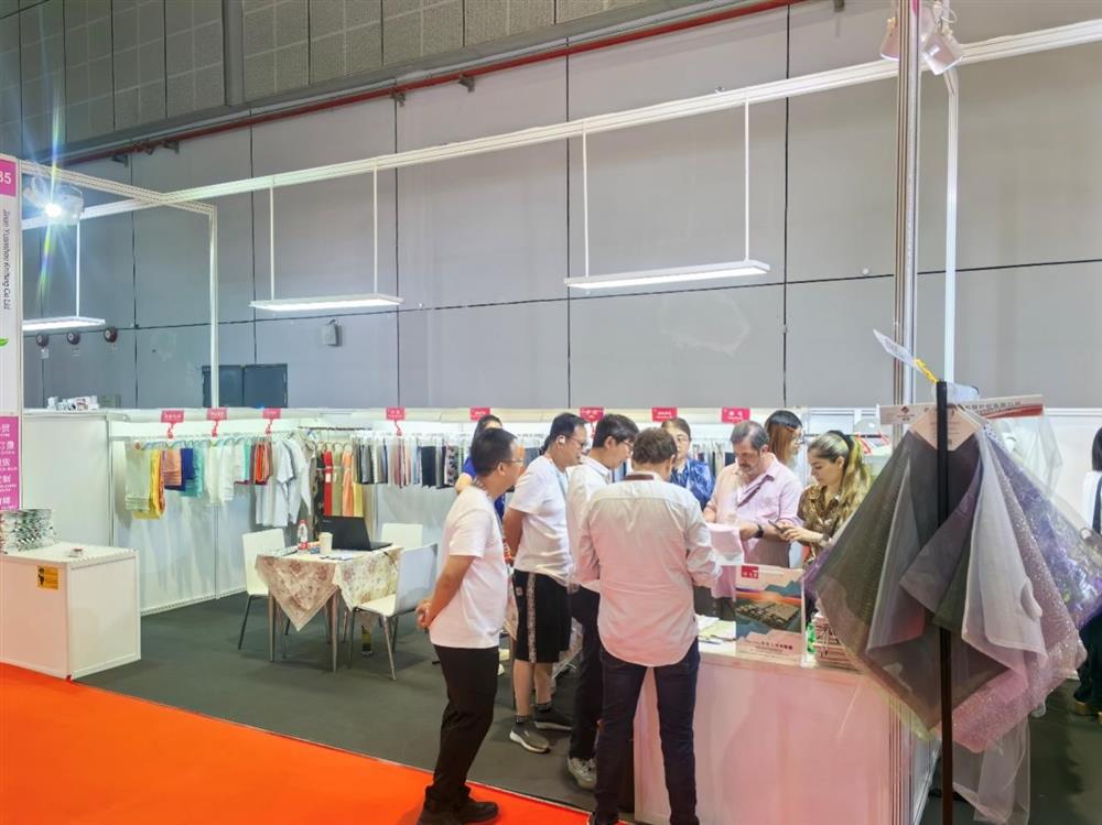 以科技綠色鏈接紡織商機(jī)！元首針織亮相2025中國(guó)國(guó)際紡織面料及輔料（秋冬）博覽會(huì)